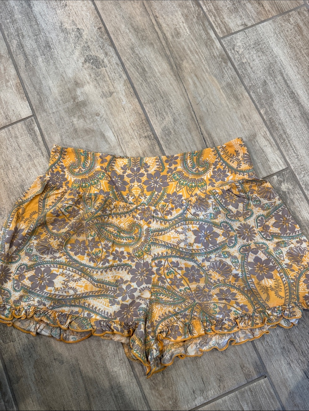 Women's Yellow Paisley Ruffle Hem Shorts